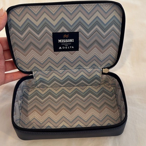 Missoni Dark Blue Chevron Pouch - Picture 2 of 3